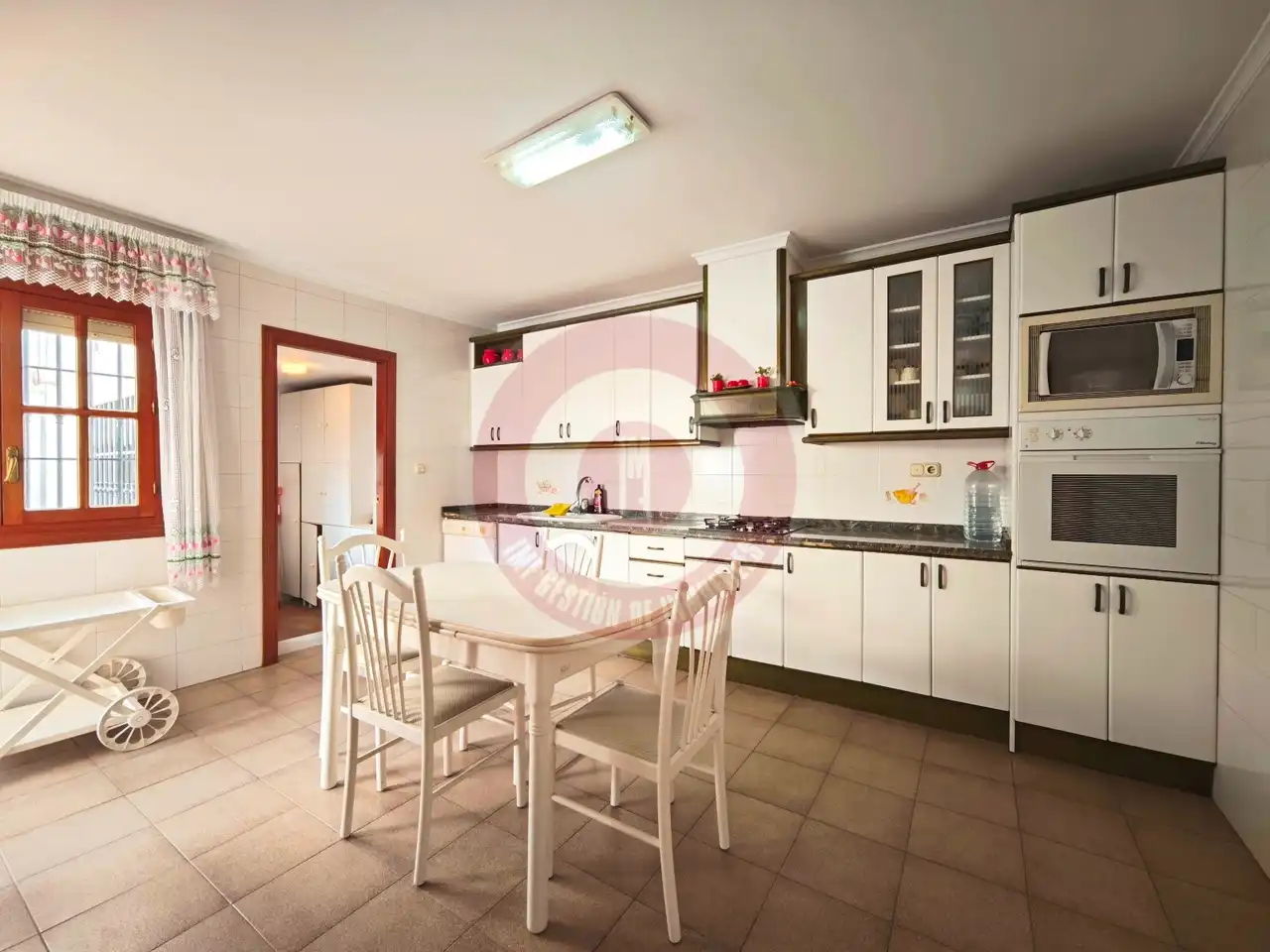 Cuina de Casa o xalet en venda en Vélez-Málaga amb Jardí privat i Terrassa