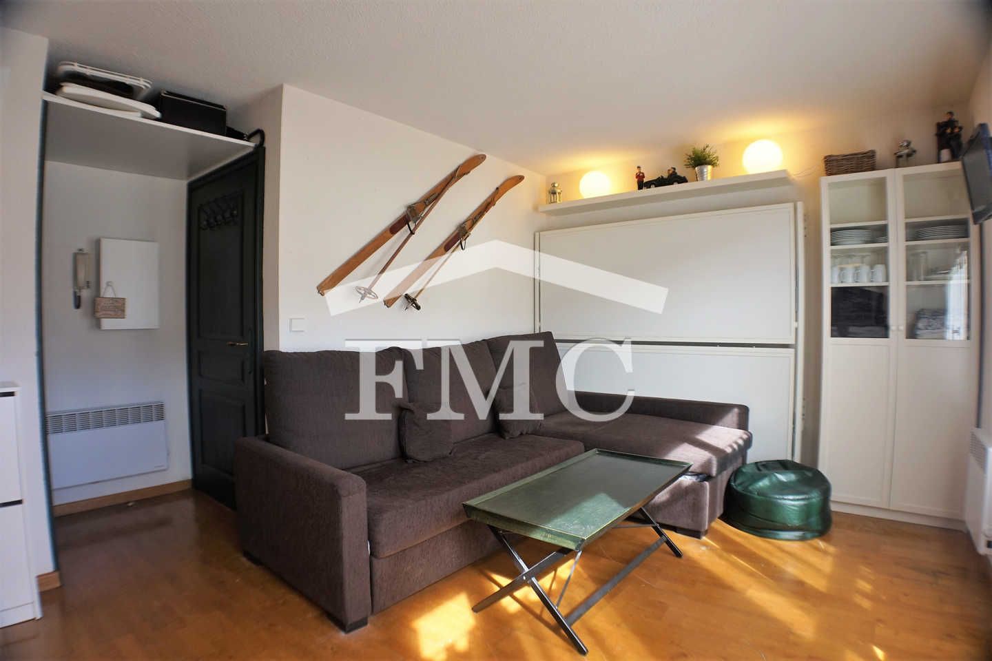 Study to rent in Rue du Torrent, 12, Sainte - Léocadie