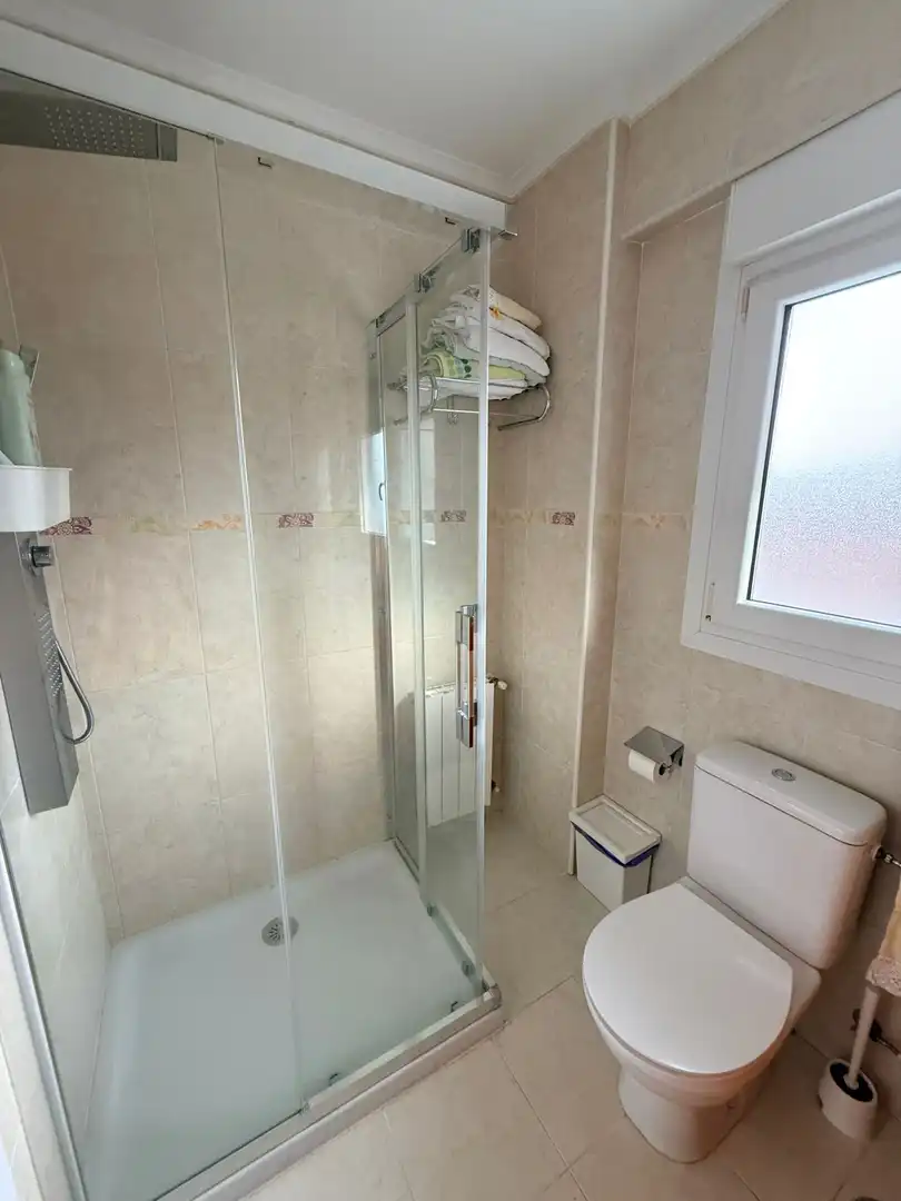 Badezimmer von Einfamilien-Reihenhaus zum Verkauf in Camargo mit Heizung und Terrasse