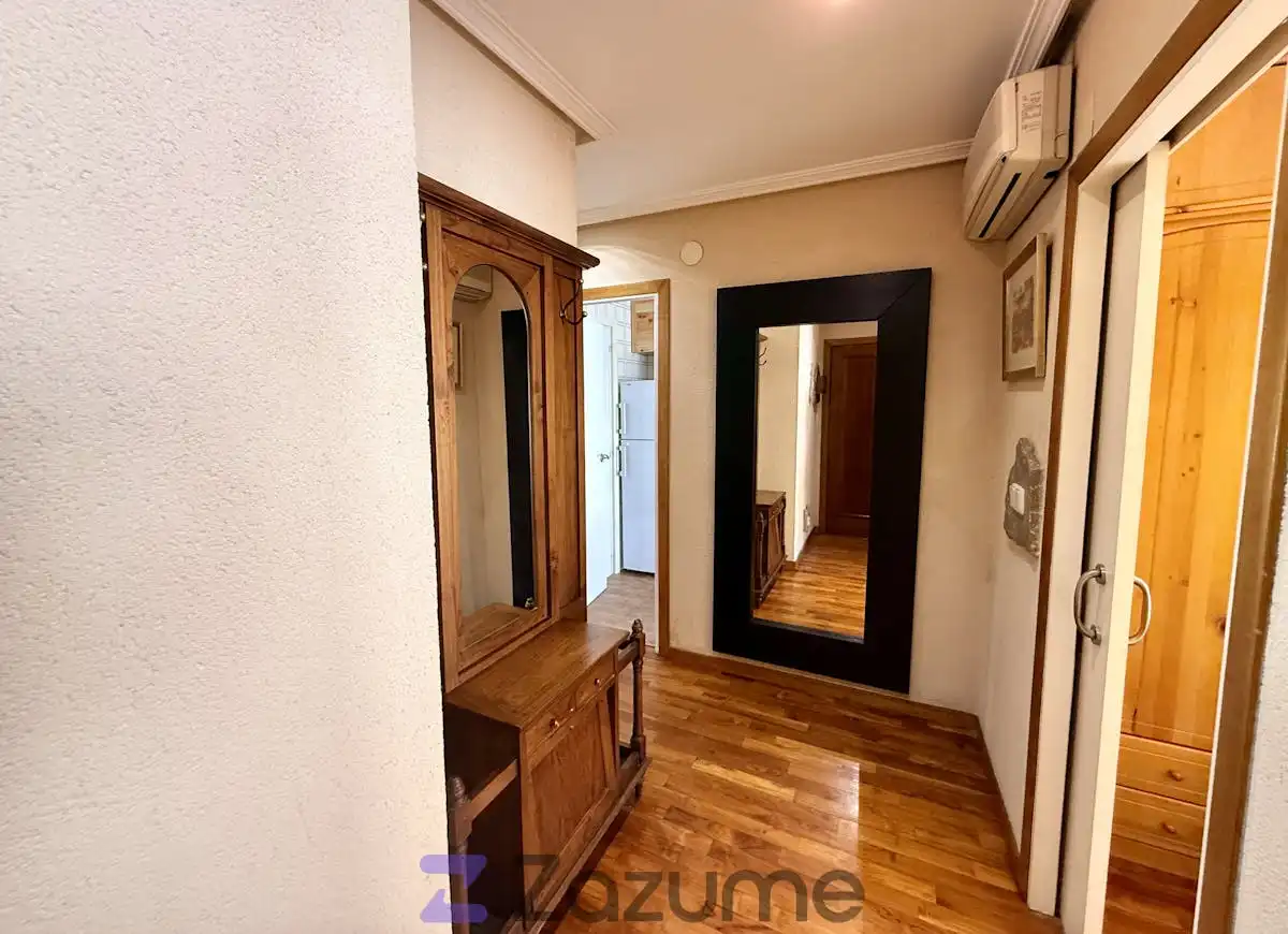 Flat with terrace to rent in C. Vara de Rey, imagen 3