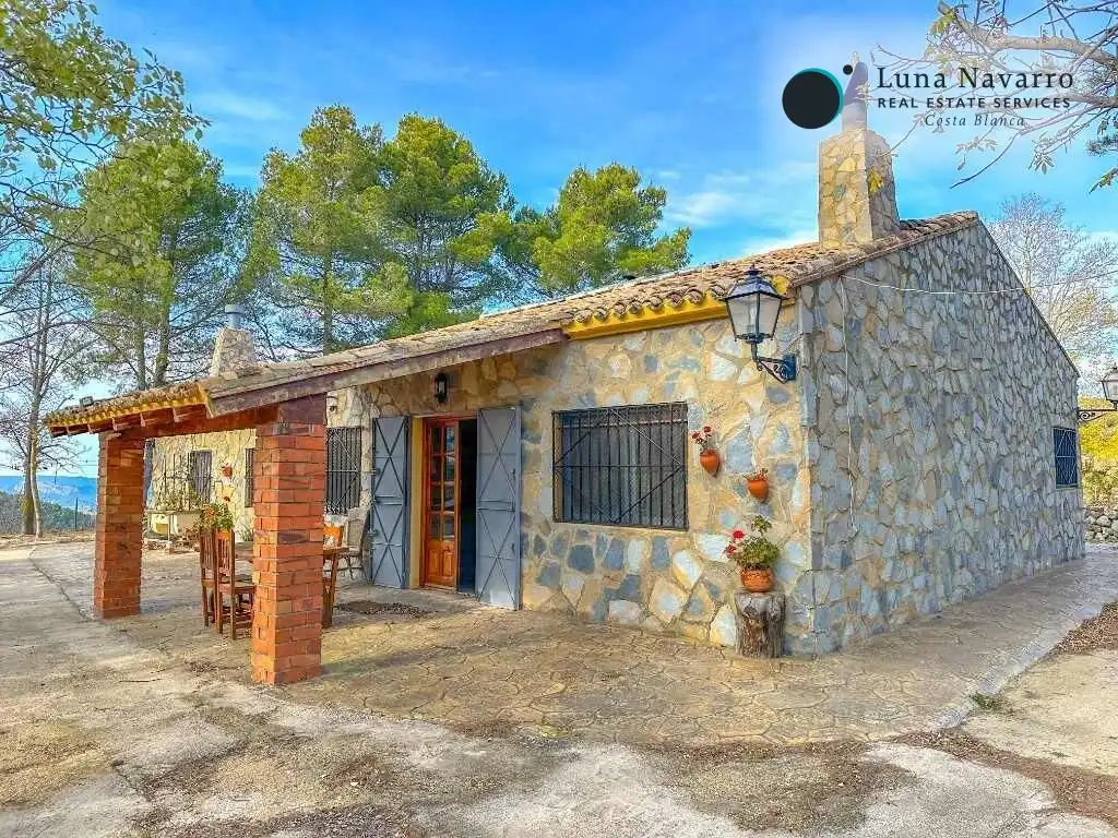 Vista exterior de Casa o chalet en venta en Confrides con Calefacción, Jardín privado y Terraza