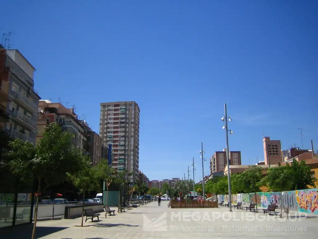 Exterior view of Flat for sale in L'Hospitalet de Llobregat