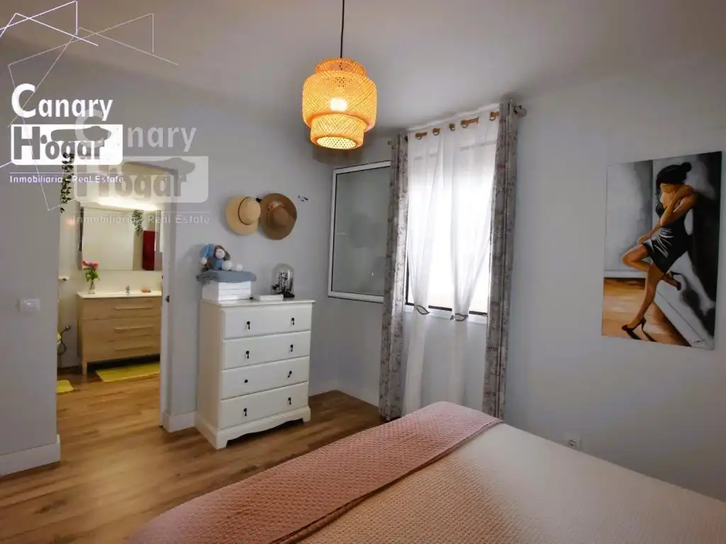Schlafzimmer von Dachboden zum Verkauf in San Miguel de Abona mit Heizung, Privatgarten und Balkon