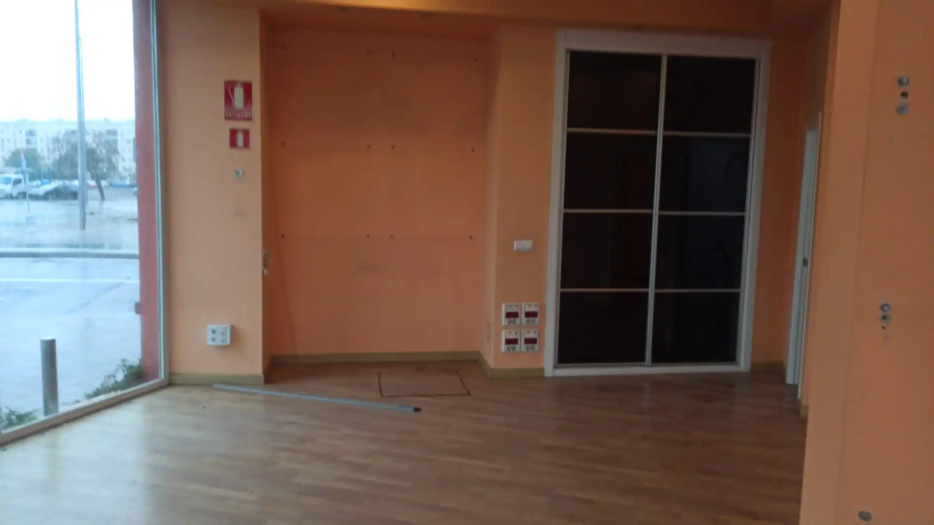 Local de alquiler en Sevilla con Aire acondicionado, Parquet y Alarma