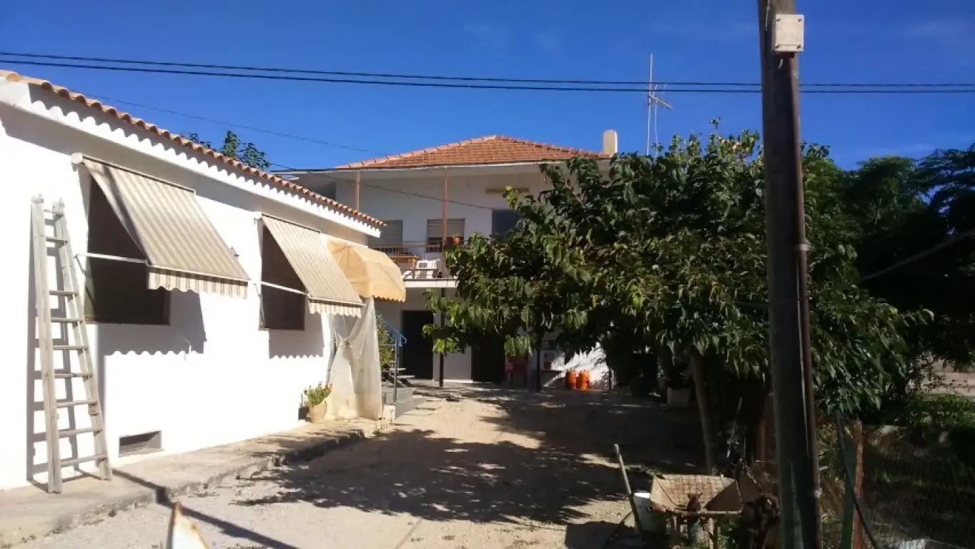 Vista exterior de Casa o xalet en venda en Badajoz amb Jardí privat, Terrassa i Traster
