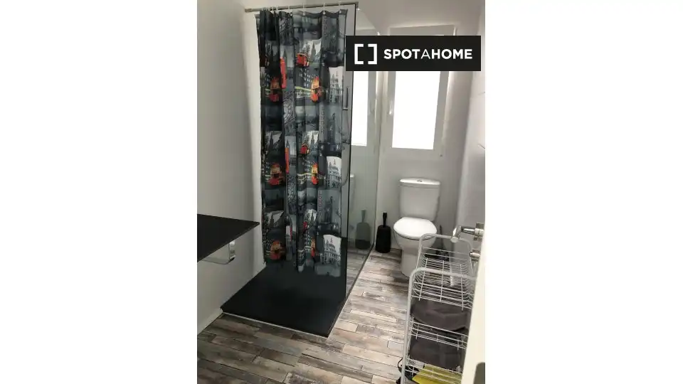 Baño de Estudio para compartir en Valencia con Aire acondicionado, Calefacción y Terraza