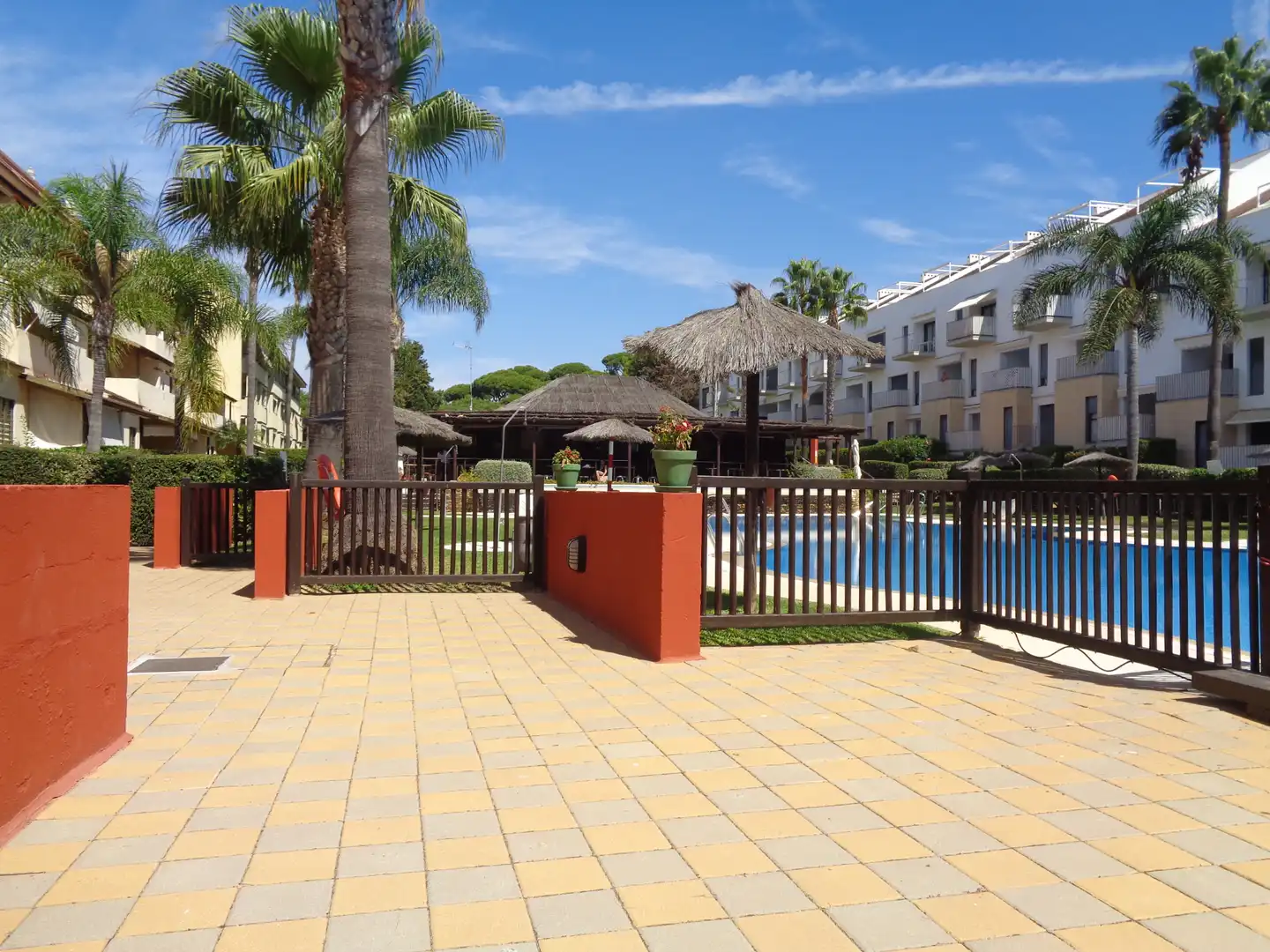 Vista exterior de Apartamento en venta en Islantilla con Aire acondicionado, Calefacción y Jardín privado