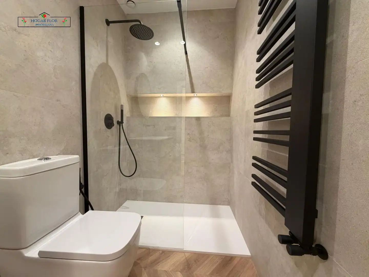 Baño de Piso en venta en Salamanca con Calefacción y Balcón