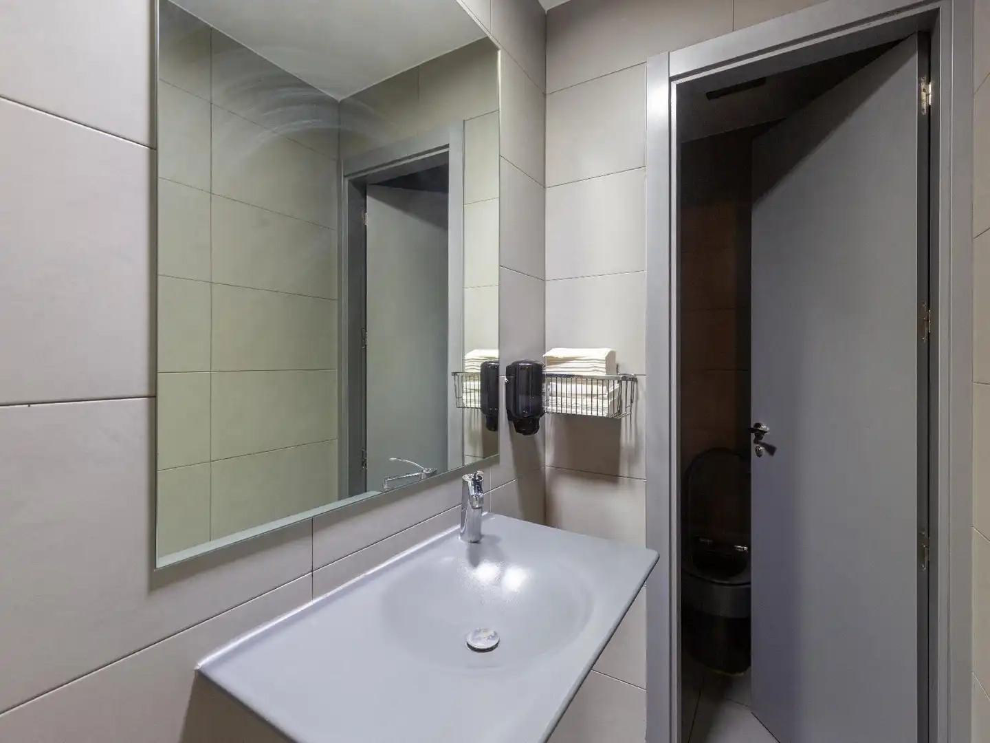 Baño de Local en venta en Madrid