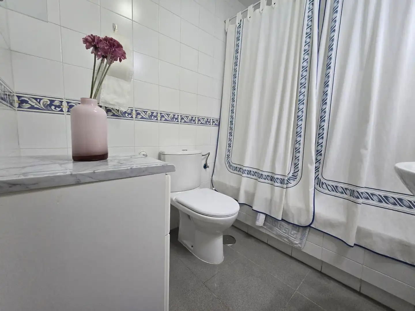 Baño de Casa adosada en venta en Castilleja de la Cuesta con Aire acondicionado, Trastero y Balcón