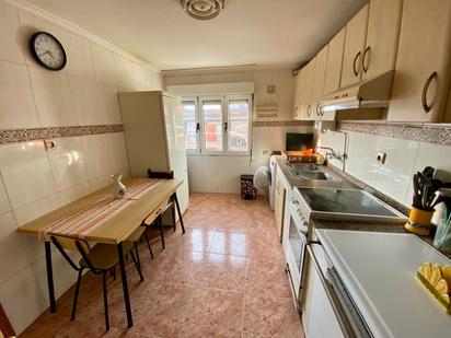 Cuina de Pis en venda en Gijón  amb Calefacció, Parquet i Moblat