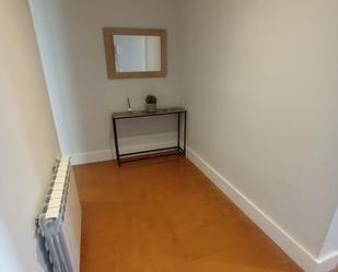 Flat to rent in Vic  with Balcony