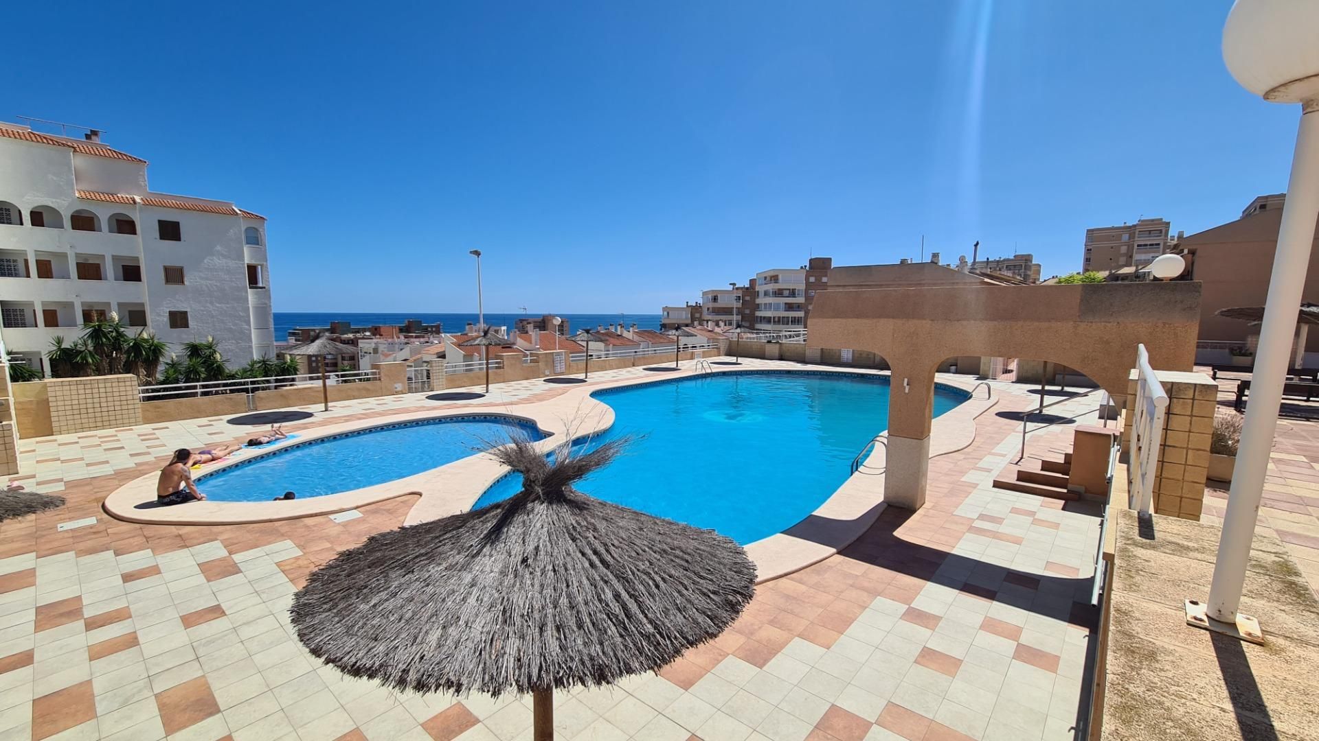 Piscina de Casa o xalet en venda en Elche / Elx amb Jardí privat, Terrassa i Piscina comunitària
