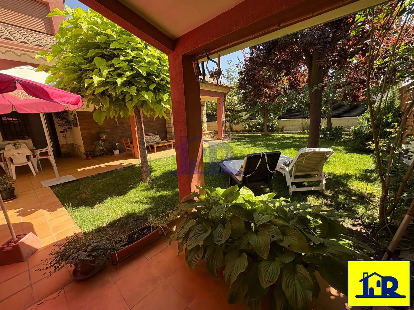 Jardí de Casa o xalet en venda en Sotorribas amb Calefacció, Jardí privat i Parquet