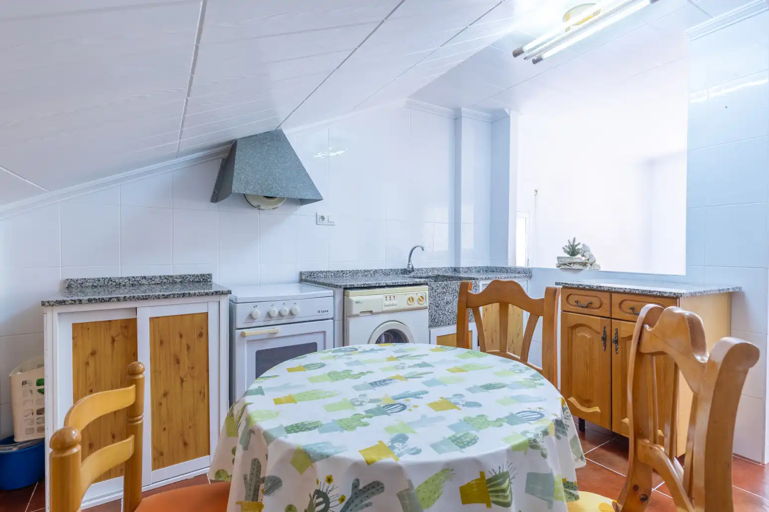 Cuina de Casa o xalet en venda en Viver amb Terrassa i Moblat