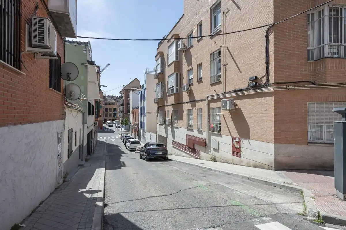 Vista exterior de Dúplex en venta en Madrid con Calefacción, Terraza y Balcón