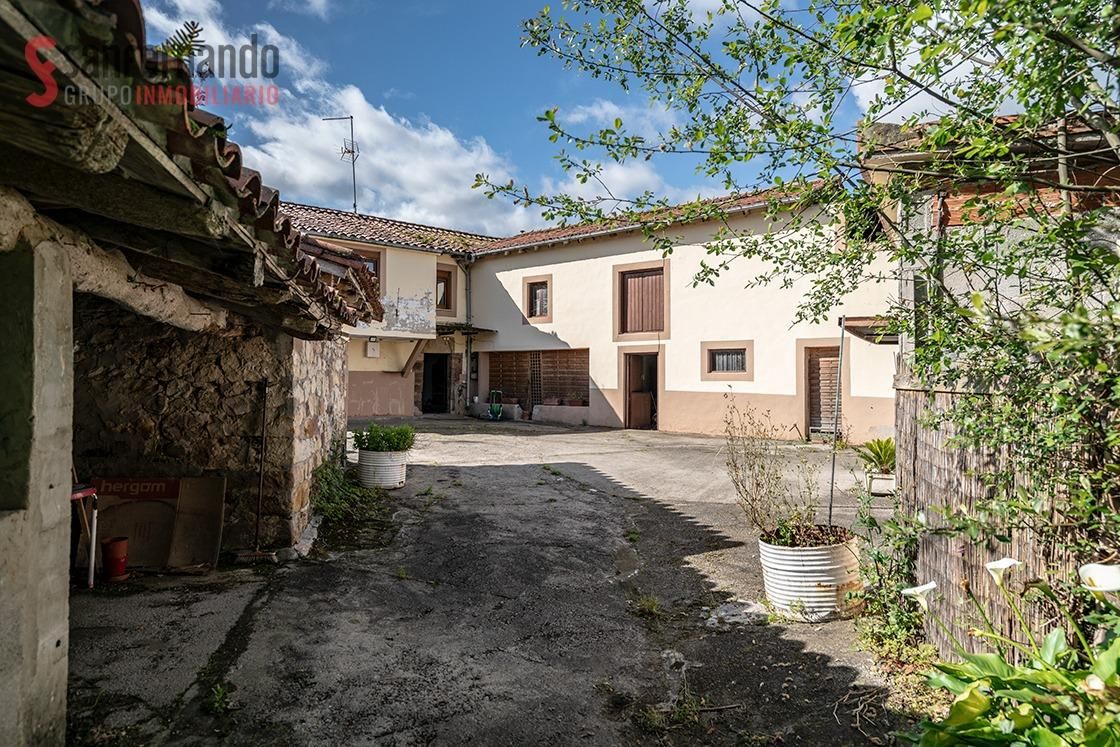 Vista exterior de Casa o xalet en venda en Puente Viesgo amb Jardí privat, Terrassa i Traster