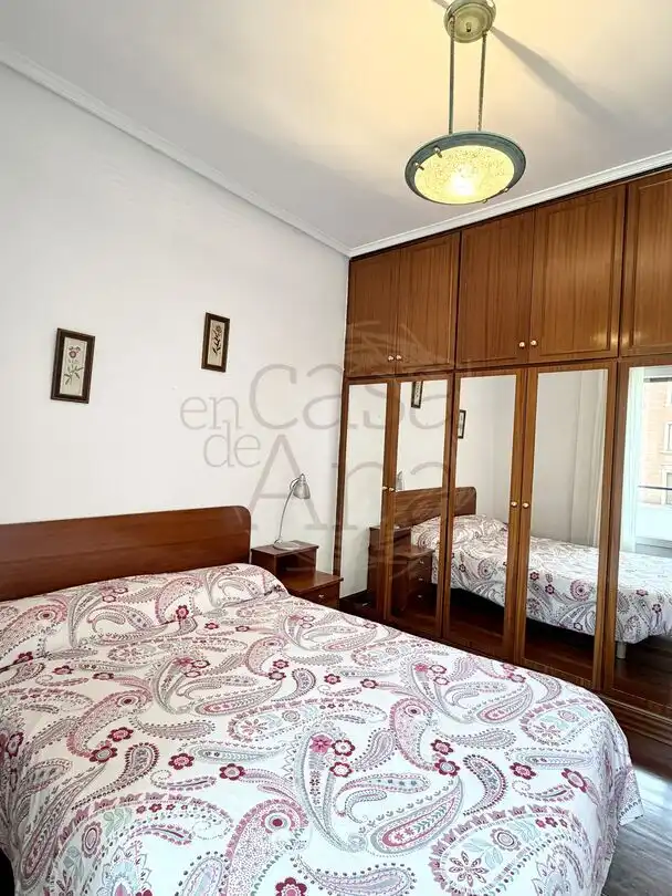 Schlafzimmer von Wohnung zum Verkauf in Bilbao  mit Heizung und Balkon
