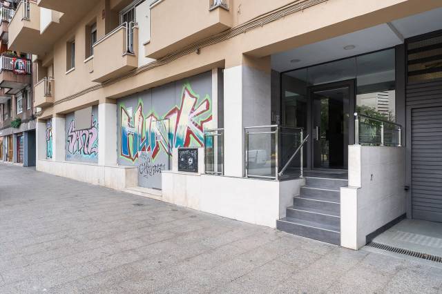 Local comercial en Alquiler en AV/ Hospital Militar en Vallcarca i els Penitents