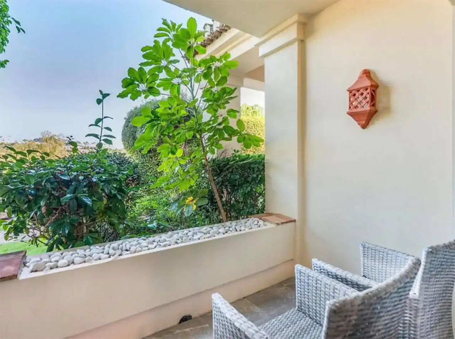 Terraza de Piso en venta en Benahavís con Aire acondicionado y Piscina