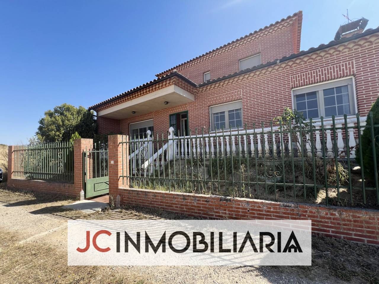 Vista exterior de Casa o xalet en venda en Cuenca de Campos amb Calefacció, Jardí privat i Terrassa