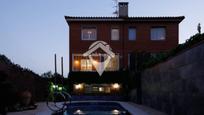 Vista exterior de Casa o xalet en venda en Sant Quirze del Vallès amb Aire condicionat, Calefacció i Jardí privat