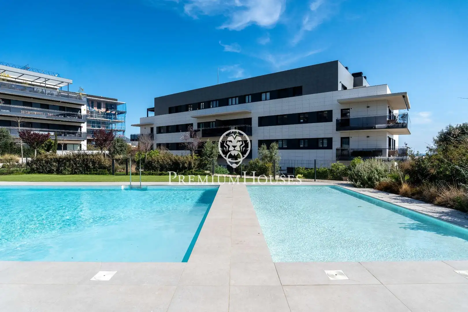 Piscina de Planta baixa en venda en Sitges amb Aire condicionat, Jardí privat i Parquet