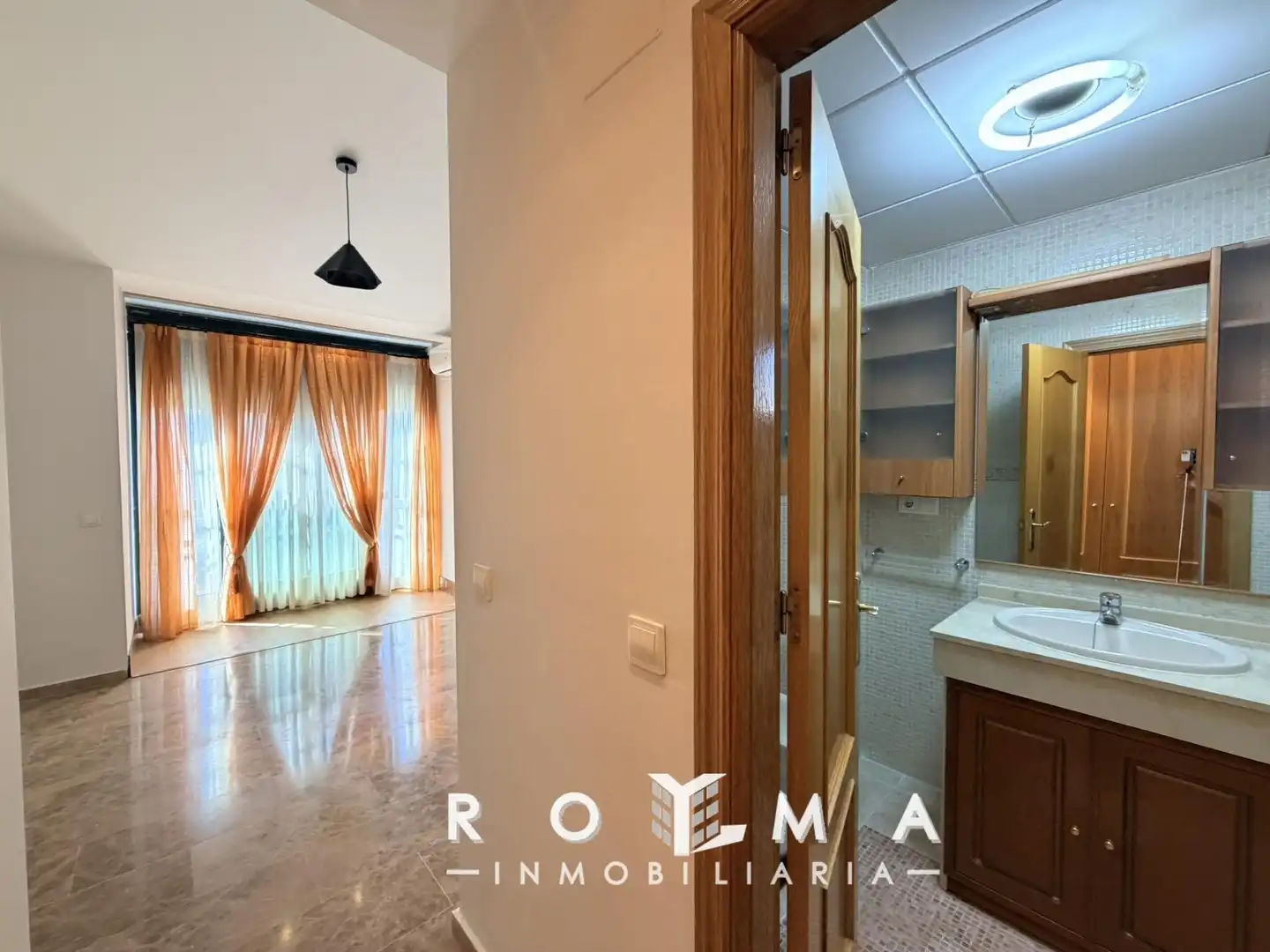 Habitación de Casa adosada de alquiler en Bormujos con Aire acondicionado, Calefacción y Jardín privado