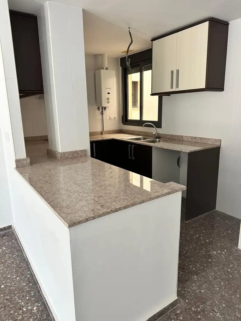 Piso con ascensor en venta en Casinos, imagen 2