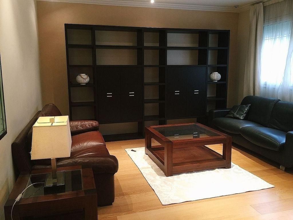 Living room of Flat to rent in Vigo   with Air Conditioner, Heating and Parquet flooring