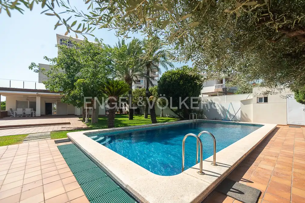Piscina de Casa o xalet en venda en Benicasim / Benicàssim amb Calefacció, Jardí privat i Terrassa