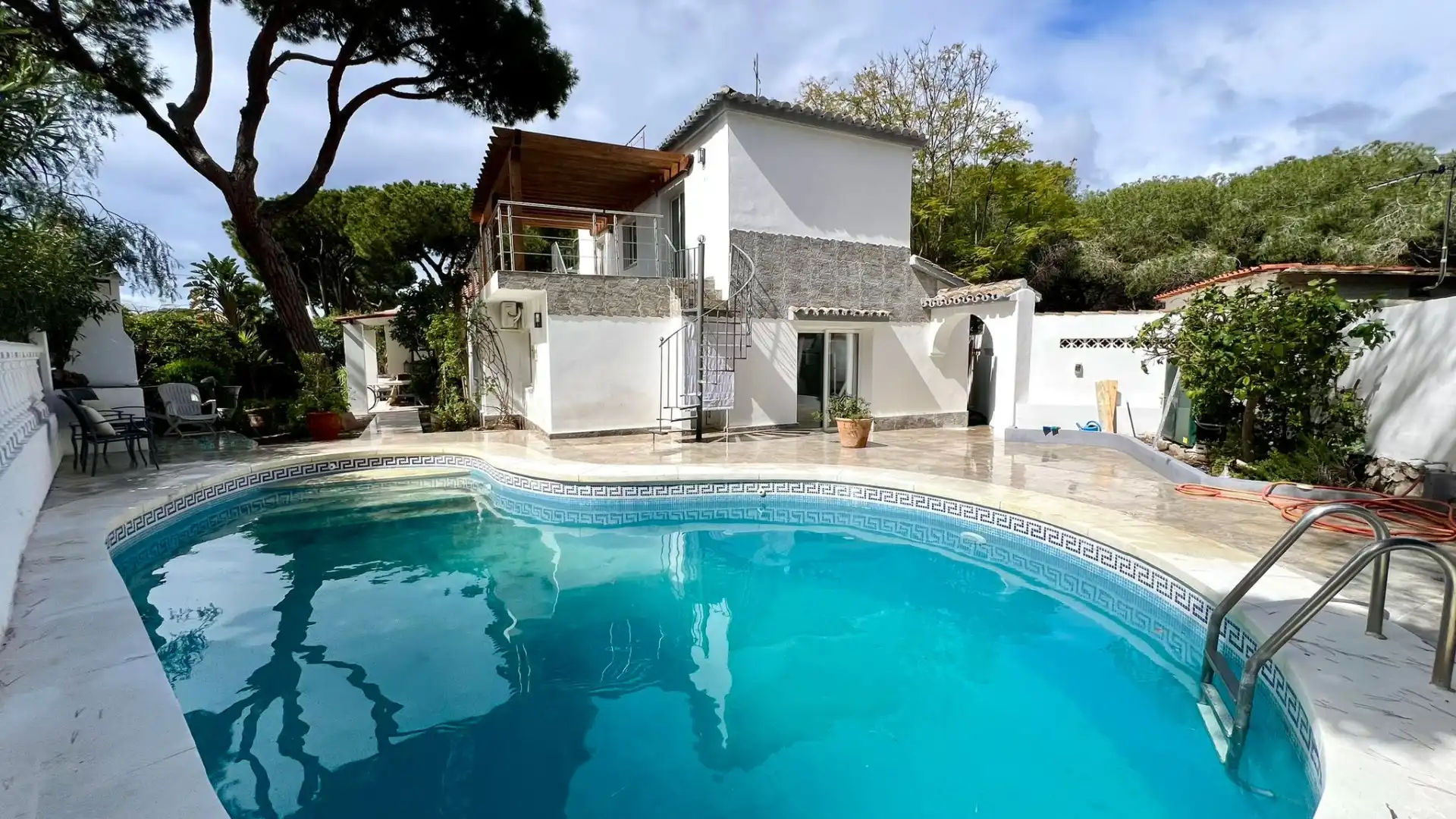 Vista exterior de Casa o chalet de alquiler en Marbella con Aire acondicionado, Calefacción y Jardín privado
