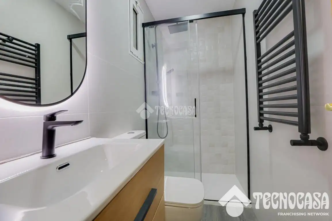 Bathroom of Flat for sale in Terrassa  with Heating and Balcony