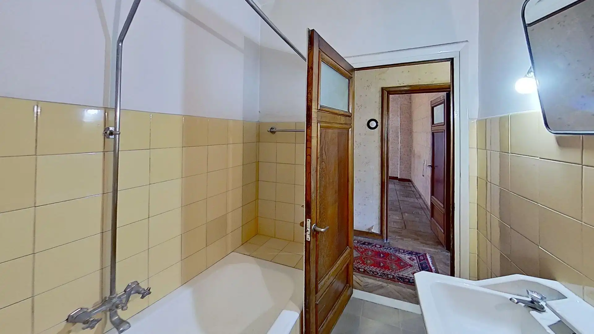 Baño de Piso en venta en Oviedo  con Calefacción