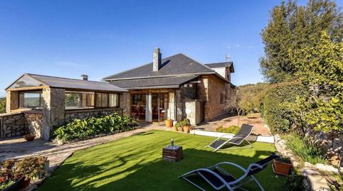 Chalet en venta en Vallirana, 6 dormitorios.