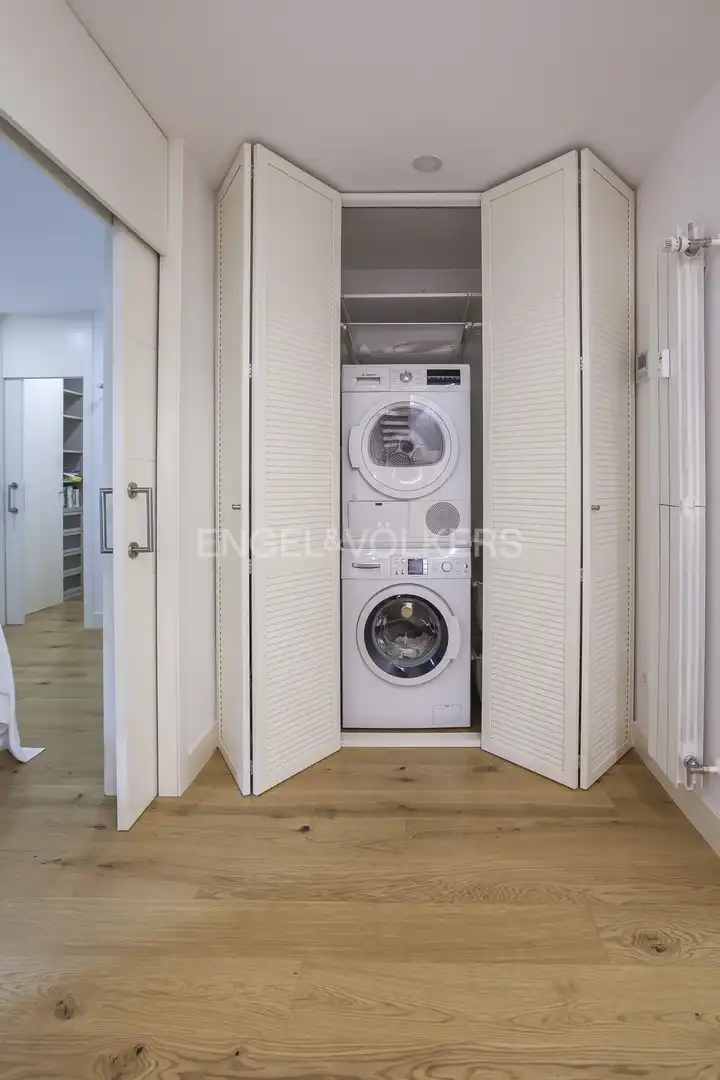 Dormitori de Apartament de lloguer en Madrid amb Aire condicionat, Calefacció i Parquet