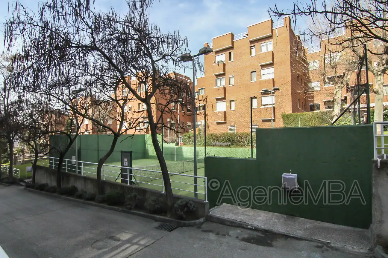 Exterior view of Flat for sale in Pozuelo de Alarcón  with Heating, Parquet flooring and Terrace