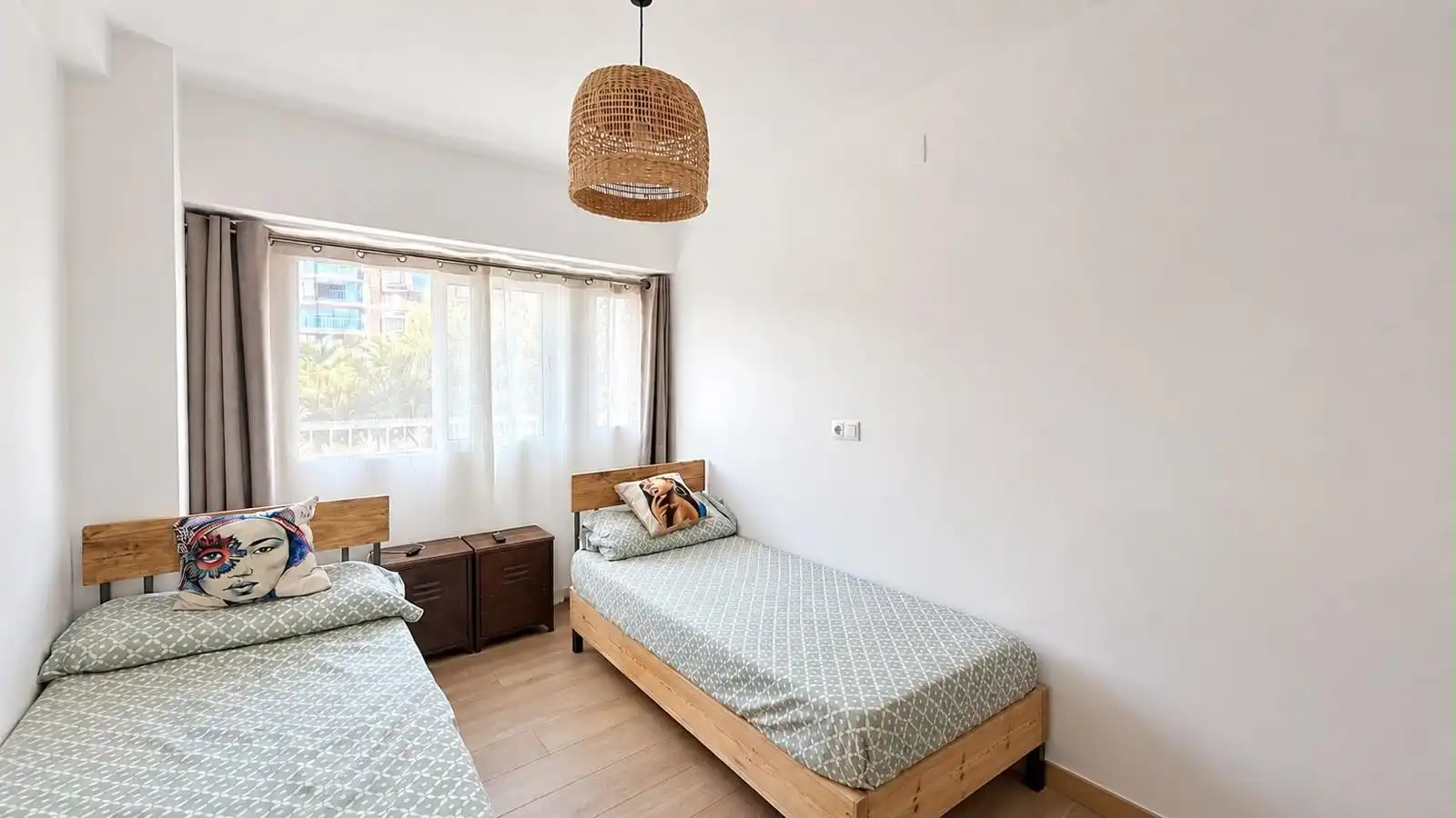Habitación de Piso en venta en Alicante / Alacant con Aire acondicionado, Calefacción y Terraza