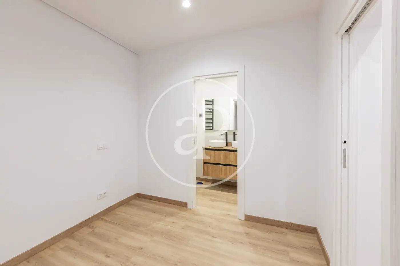 Habitación de Piso en venta en Madrid con Calefacción y Balcón