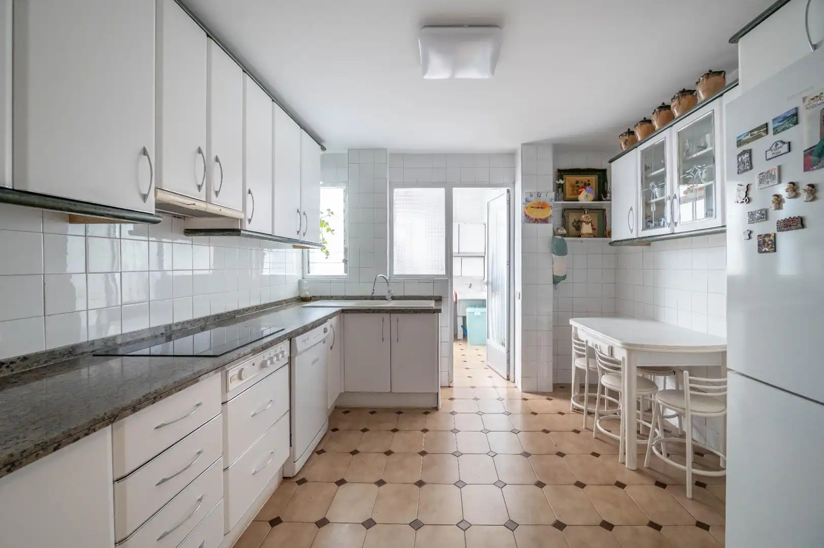 Cocina de Piso en venta en Granada con Terraza, Trastero y Balcón