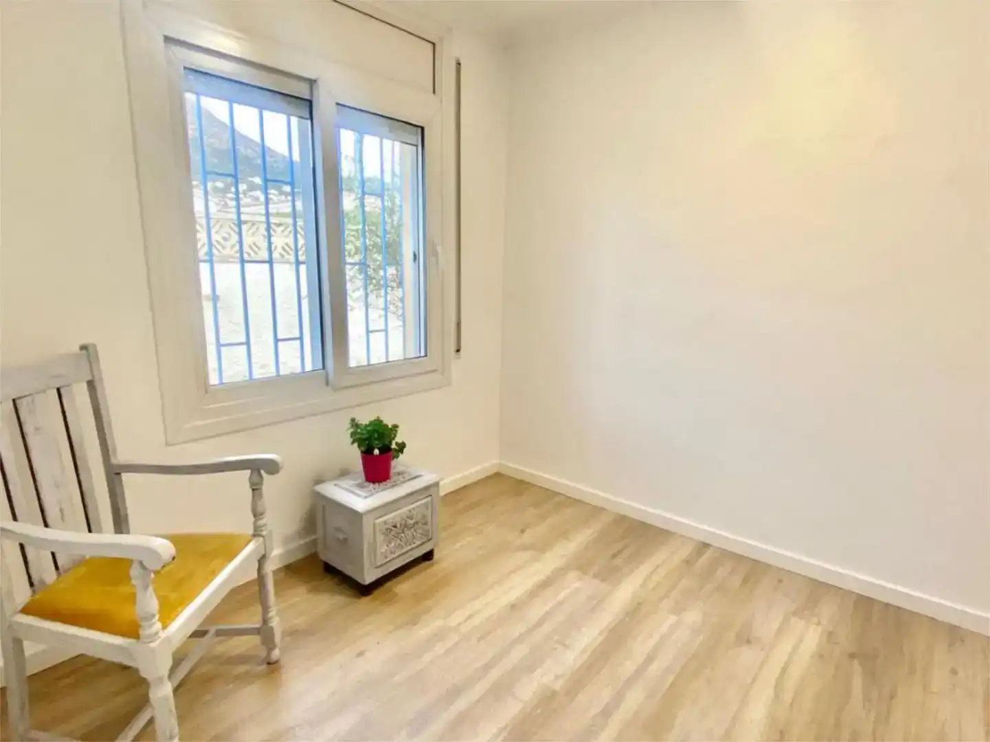 Bedroom of Flat for sale in Roses  with Air Conditioner
