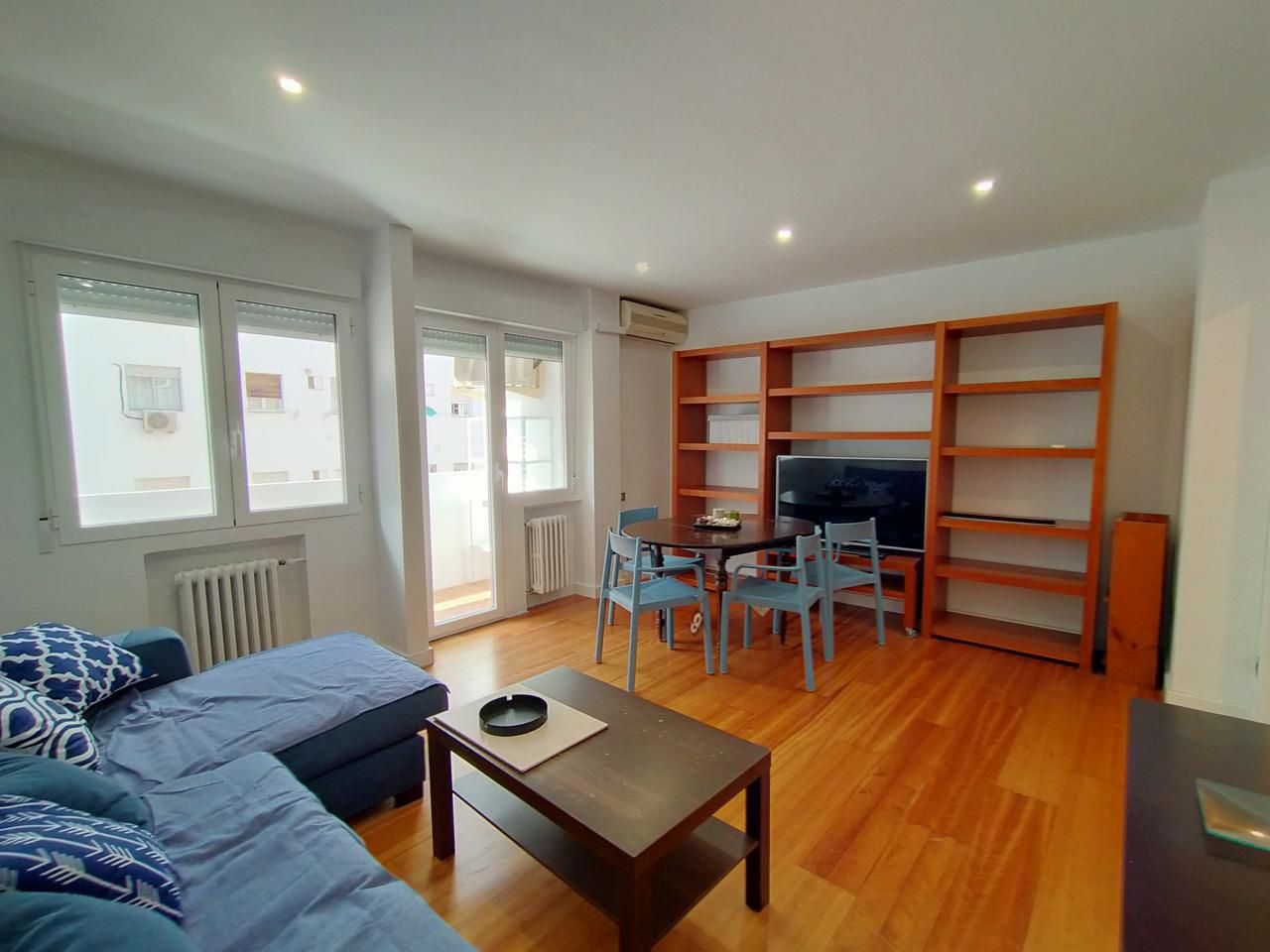 Sala d'estar de Pis de lloguer en  Zaragoza Capital amb Aire condicionat, Calefacció i Parquet