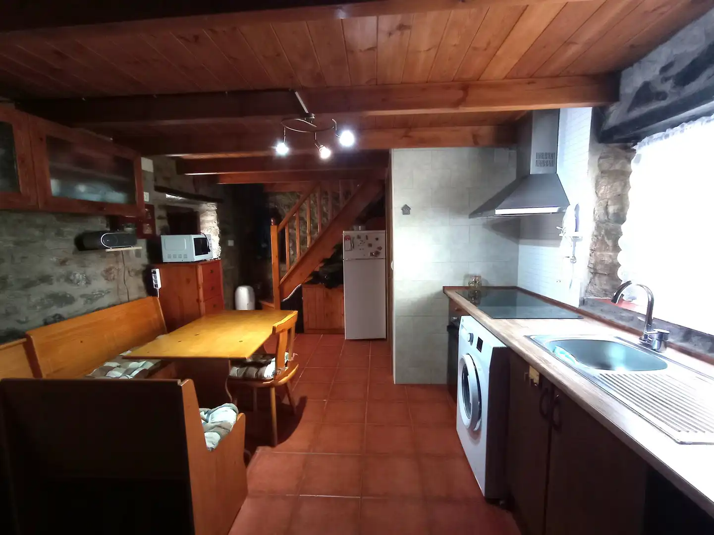 Küche von Einfamilien-Reihenhaus zum Verkauf in Boca de Huérgano mit Heizung