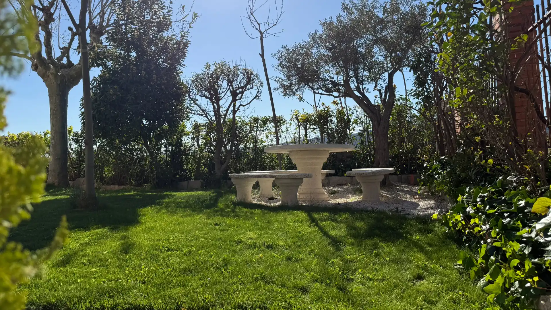 Jardín de Piso en venta en Aldea del Fresno con Aire acondicionado, Terraza y Amueblado