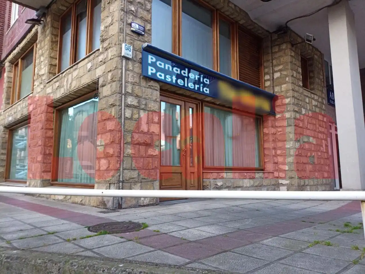 Local comercial de lloguer a De Bilbao, imagen 3