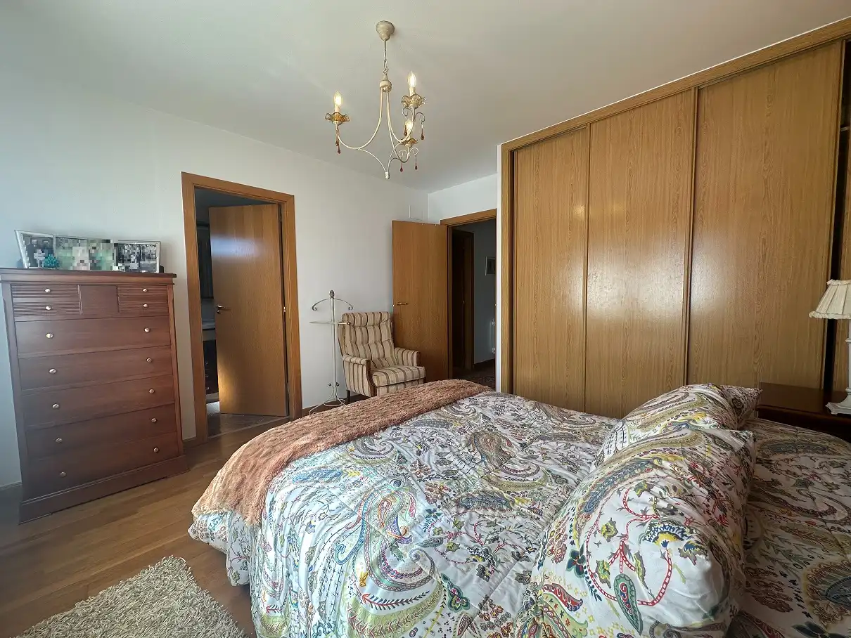 Habitación de Casa o chalet en venta en Santiago de Compostela  con Calefacción, Jardín privado y Parquet