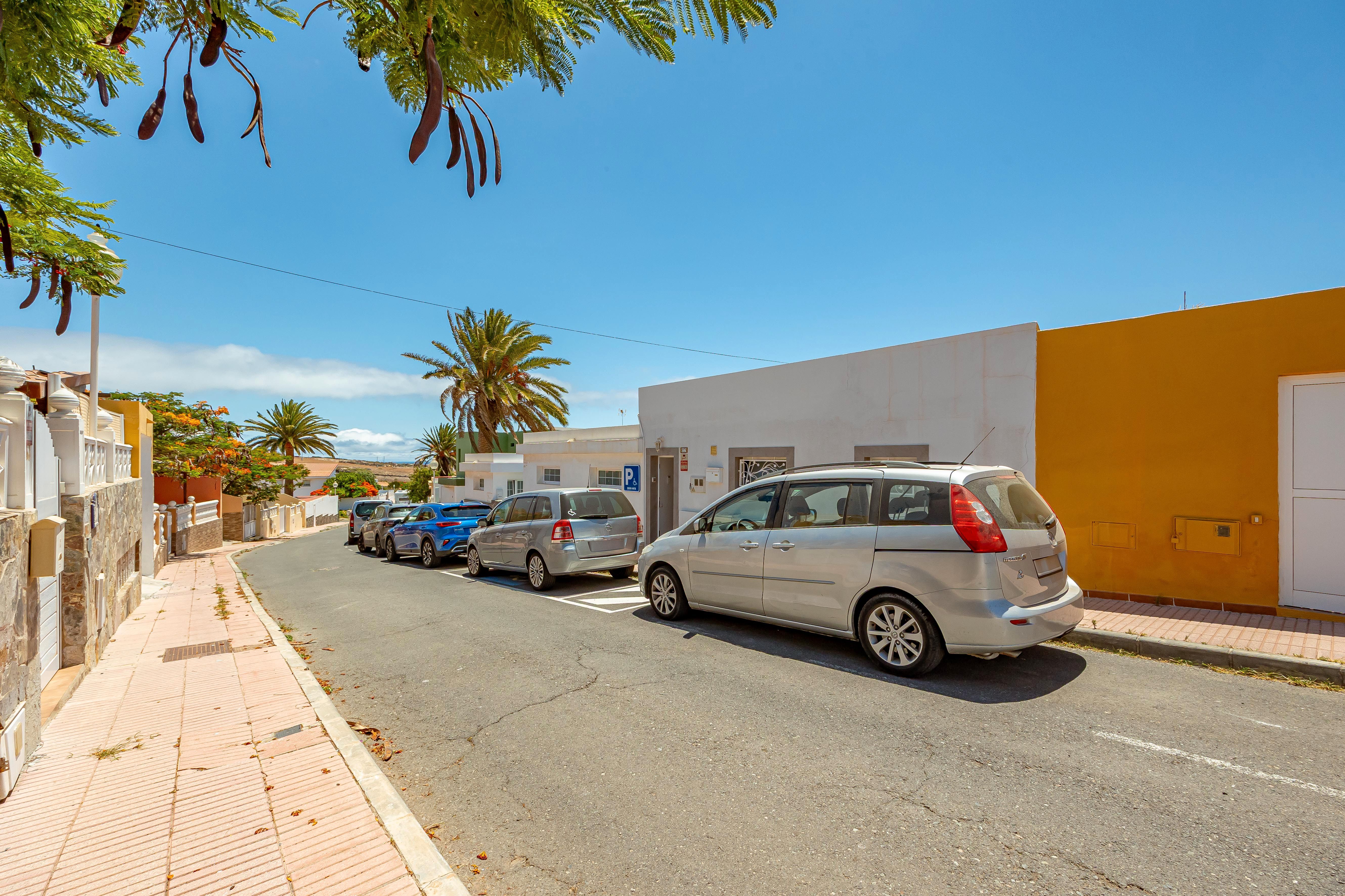 Vista exterior de Casa o xalet en venda en Telde amb Terrassa i Piscina