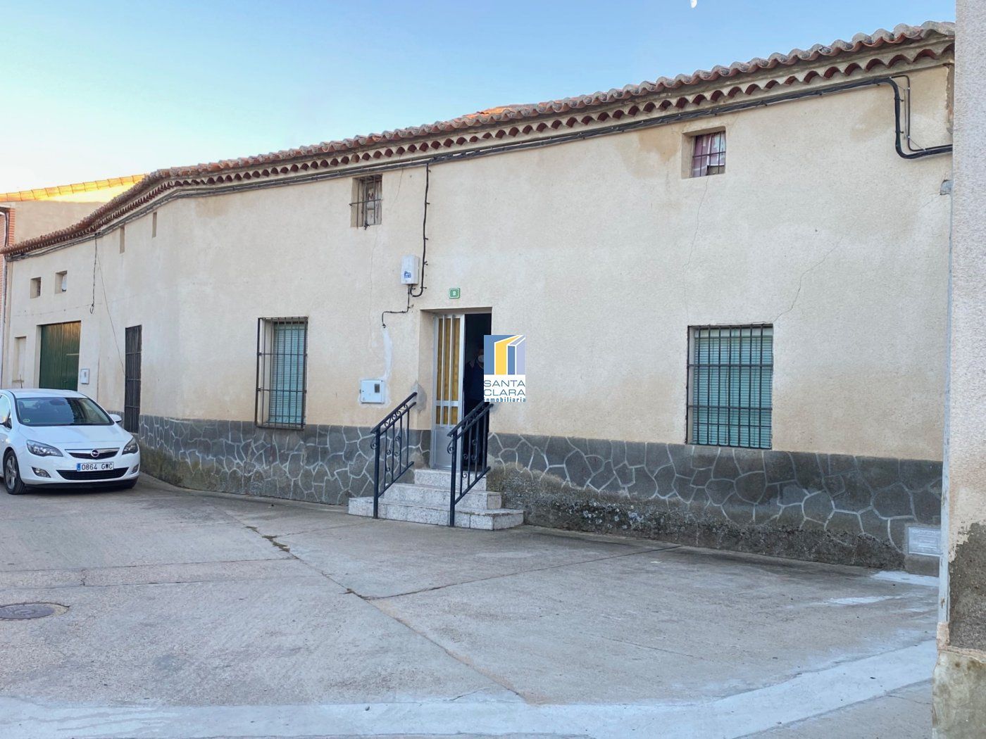 Exterior view of House or chalet for sale in Fuentelapeña  with Heating