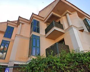 Exterior view of Duplex for sale in San Lorenzo de El Escorial  with Private garden, Terrace and Balcony