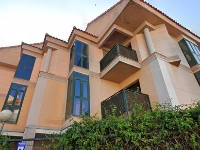 Vista exterior de Dúplex en venda en San Lorenzo de El Escorial amb Jardí privat, Terrassa i Balcó